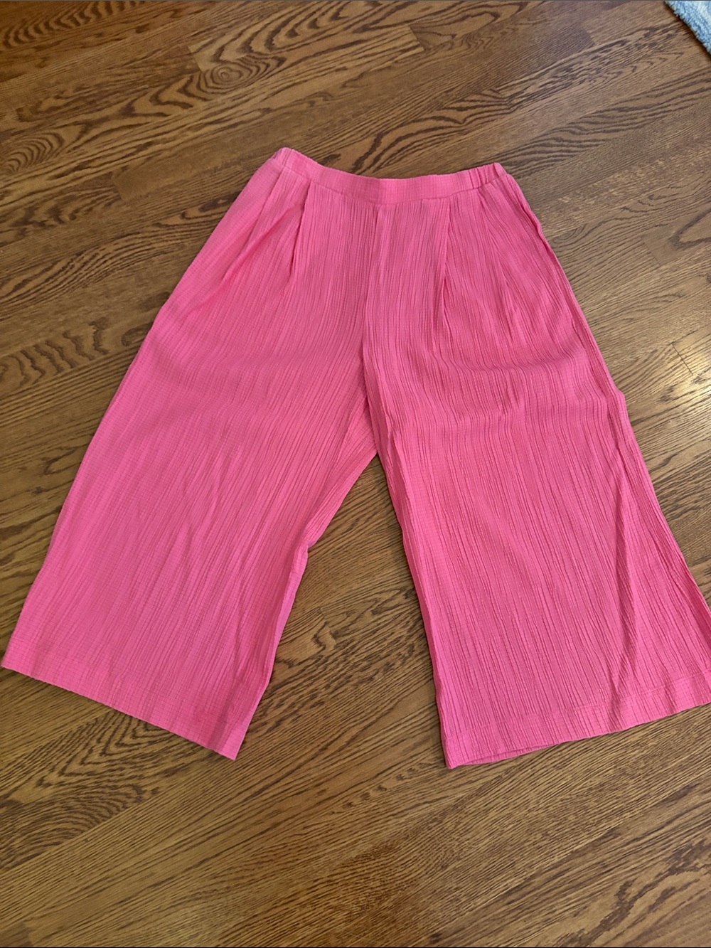 Wide-Leg Cropped Pants in Pink — Comfortable Summer Staple